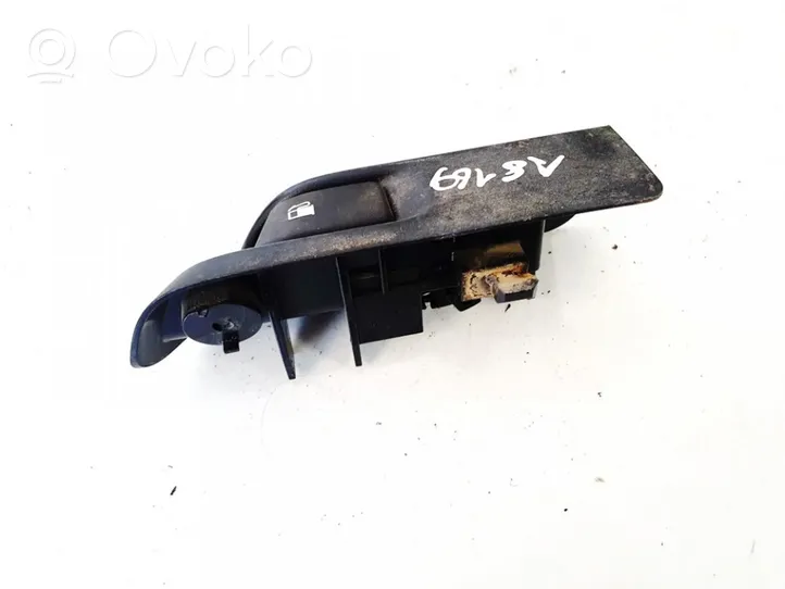 Toyota Yaris Fuel tank opening switch 