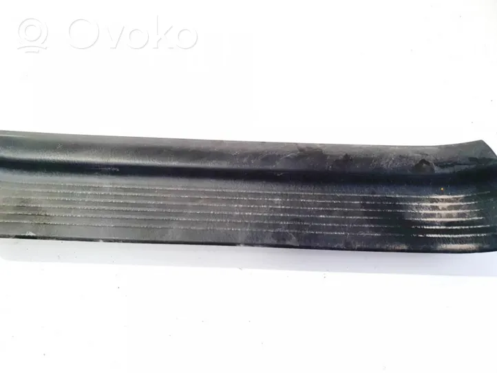 Mazda 626 Takaoven kynnyksen suojalista 9697989900