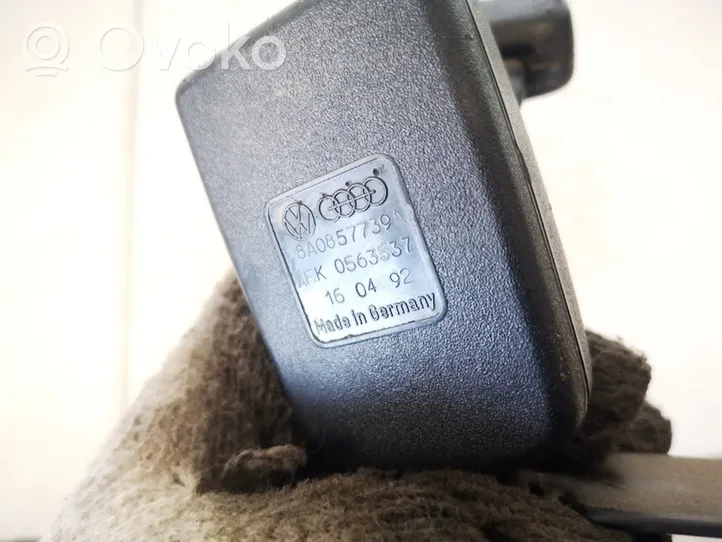 Audi 80 90 S2 B4 Klamra środkowego pasa bezpieczeństwa fotela tylnego 8a0857739a