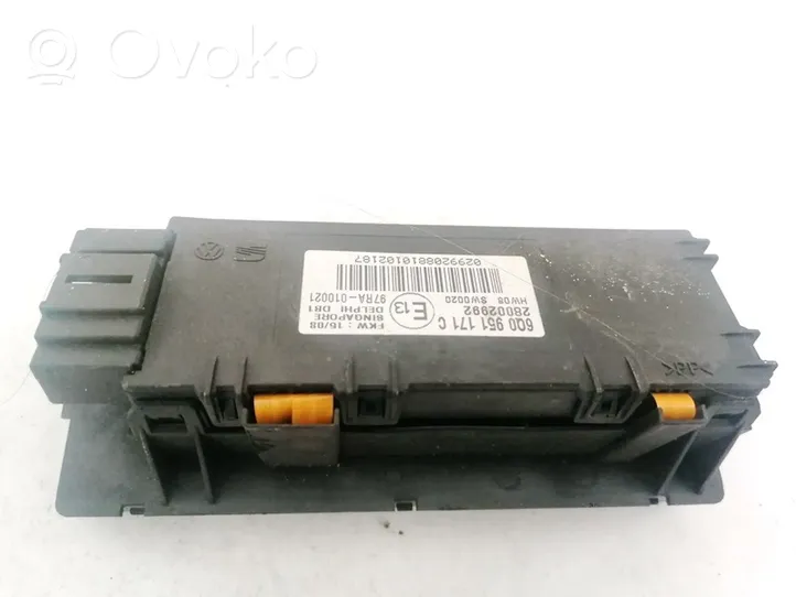 Volkswagen Polo IV 9N3 Boîtier module alarme 6Q0951171C