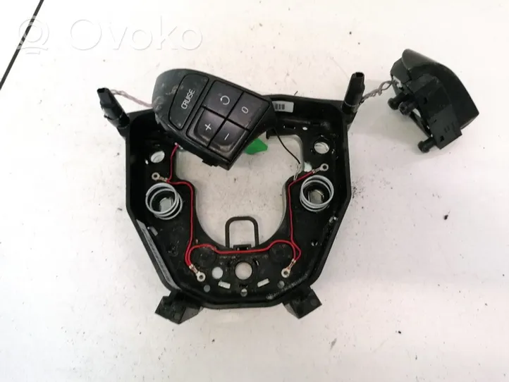 Volvo V70 Steering wheel buttons/switches 30741894