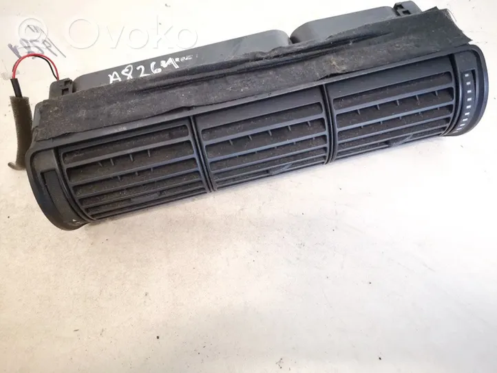 Audi A4 S4 B5 8D Centrālais gaisa ventilācijas režģis 8d1820951