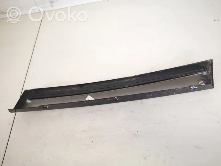 Audi A4 S4 B5 8D Rivestimento modanatura del vetro della portiera posteriore 