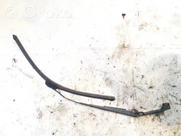 Peugeot 4007 Front wiper blade arm 