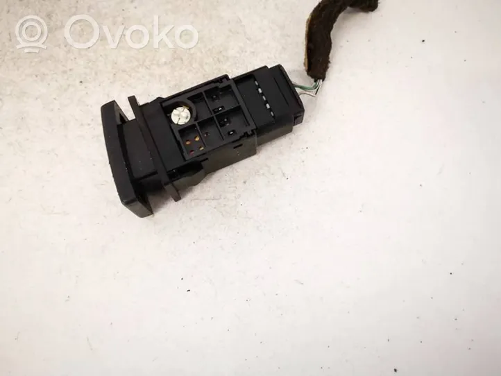 Toyota Avensis T250 Botón interruptor de luz de peligro 157963