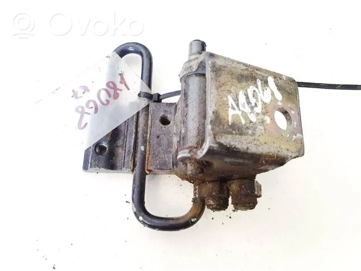 Audi A6 S6 C6 4F Front door upper hinge 8e0833411