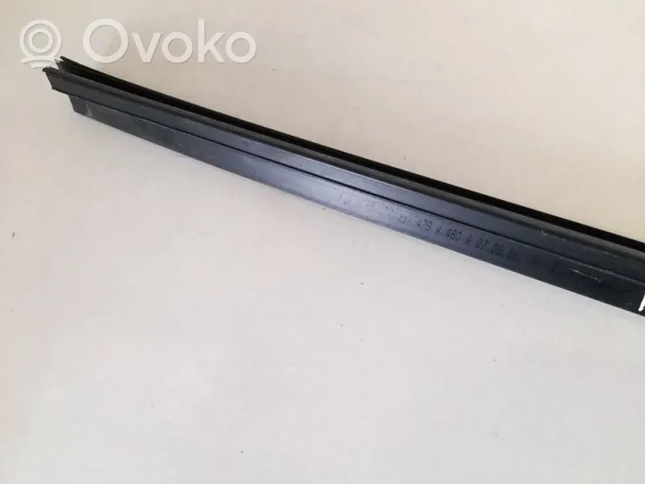 Skoda Octavia Mk2 (1Z) Rivestimento modanatura del vetro della portiera anteriore 1z0837479a