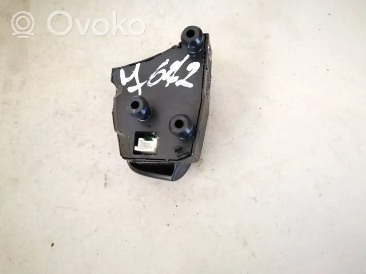 Volvo V50 Boutons / interrupteurs volant 8637471