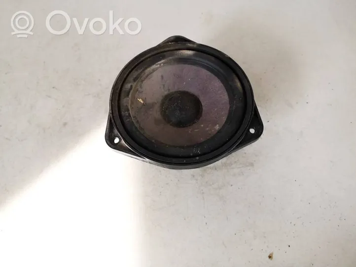 Audi A6 S6 C4 4A Altavoz de la puerta delantera 4910410113