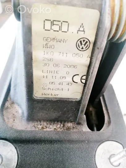 Volkswagen PASSAT B6 Ātrumu pārslēgšanas mehānisms (kulise) (salonā) 1K0711050A