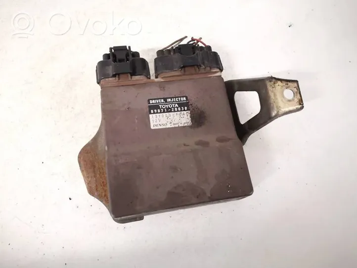 Toyota Avensis Verso Unité / module de commande d'injection de carburant 8987120030