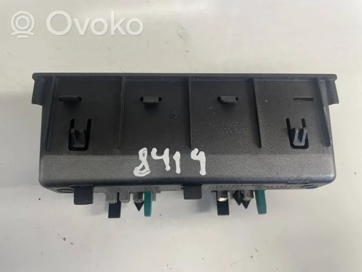 Audi Q7 4L Seat heating switch 8e0963563