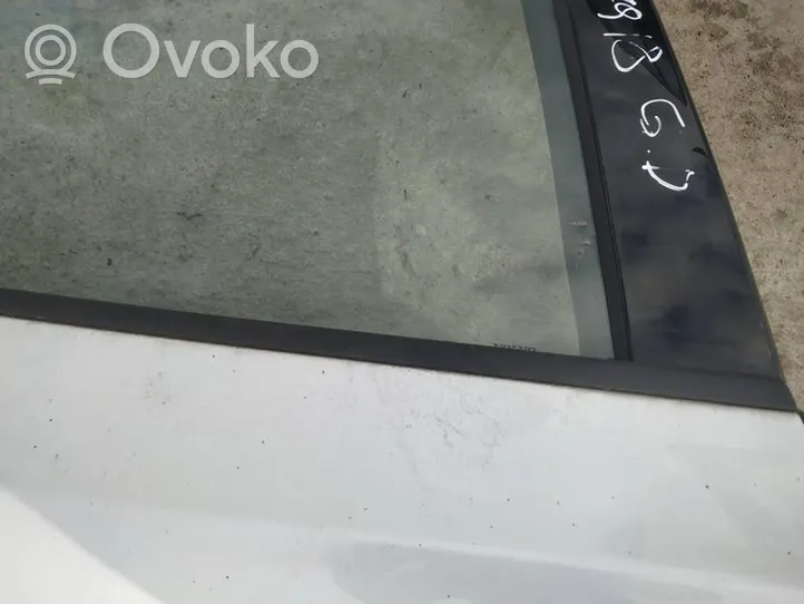 Volvo V40 Galinių durų stiklo apdaila 