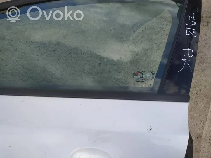 Volvo V40 Priekinių durų stiklo apdaila 