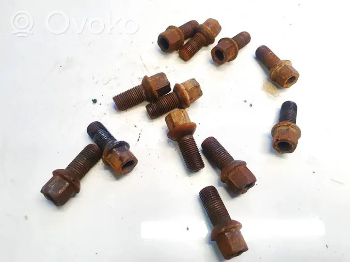 Volkswagen Touran I Nuts/bolts 