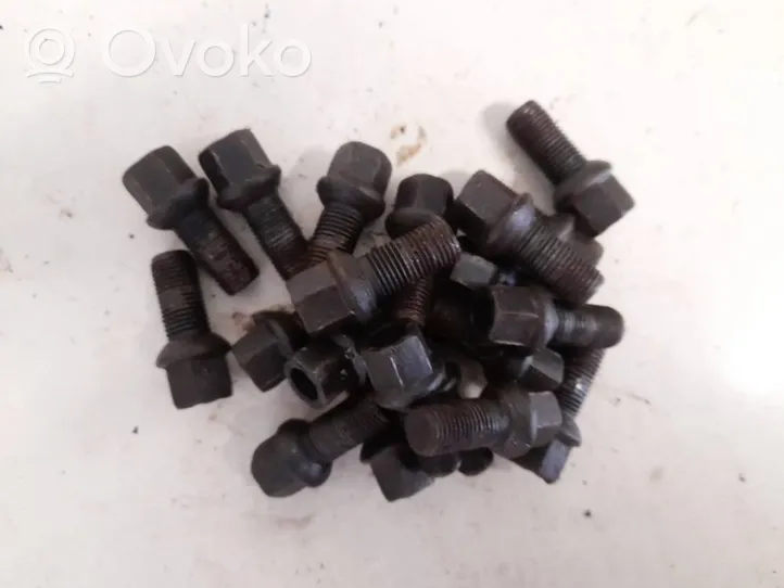 Volvo V50 Nuts/bolts 