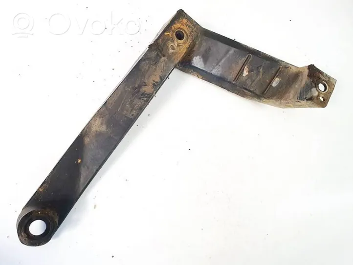 Volkswagen Touareg I Soporte de montaje del parachoques trasero 7l6807861