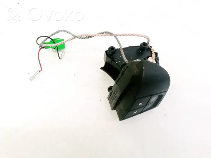 Volvo V50 Steering wheel buttons/switches 8637491