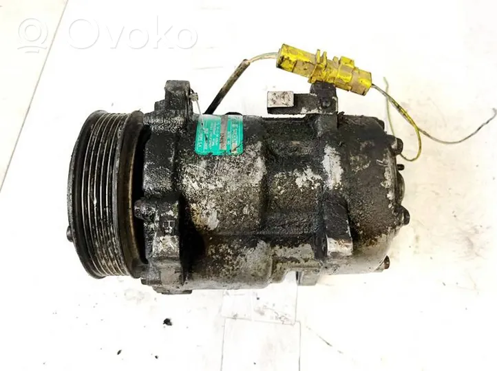 Renault Twingo I Compressore aria condizionata (A/C) (pompa) 7700106069