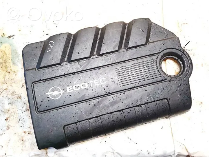 Opel Zafira B Variklio dangtis (apdaila) 55557294