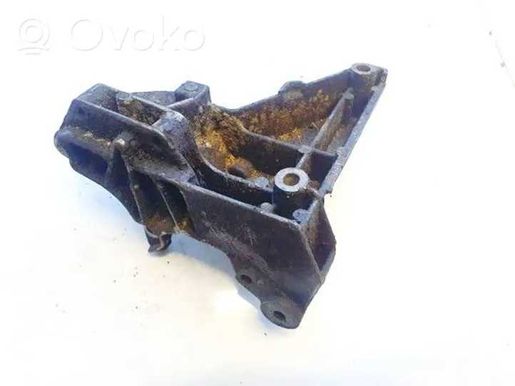 Opel Omega B1 Engine mounting bracket 2245747