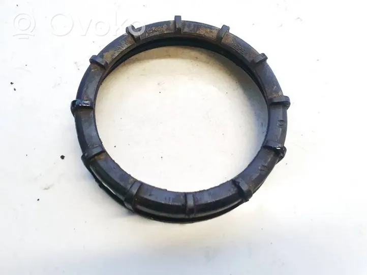 Mercedes-Benz C W203 Bague de verrouillage pour réservoir de carburant 1250759