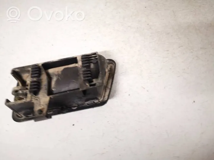 Volkswagen PASSAT B2 Galinė atidarymo rankenėlė vidinė 321837236a