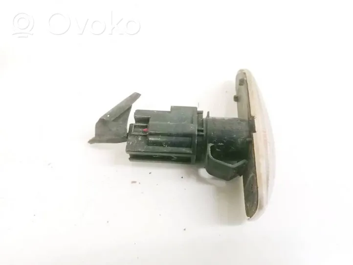 Volvo S60 Indicatore di direzione del parafango anteriore 8658944