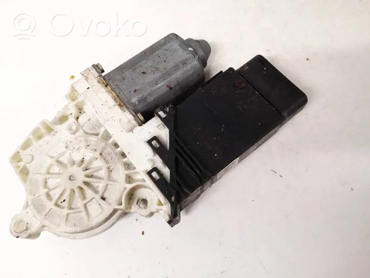 Volkswagen Touran I Moteur de lève-vitre de porte avant 101386101