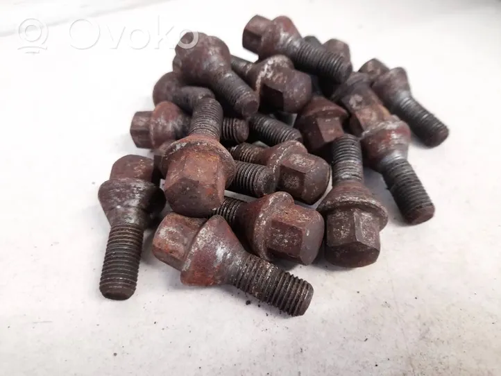 Saab 9-5 Nuts/bolts 