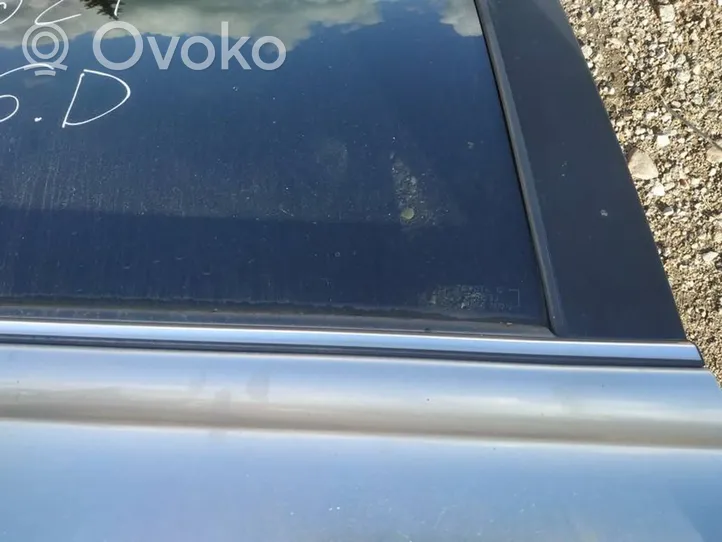 Toyota Avensis T250 Облицовка стекла задней двери 