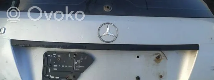Mercedes-Benz C AMG W204 Takaluukun rekisterikilven valon palkki 