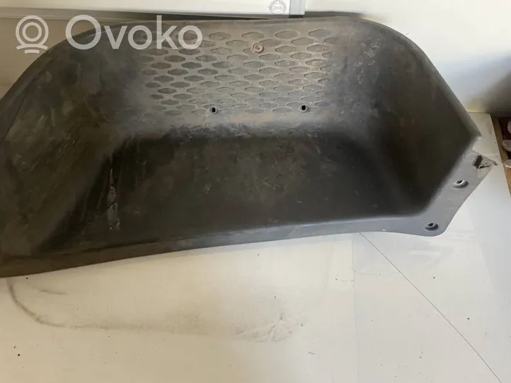 Iveco Daily 30.8 - 9 Etuoven kynnyksen suojalista 500312441