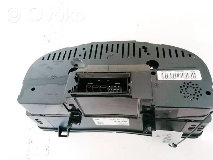 Volkswagen Jetta V Speedometer (instrument cluster) 1K0920863A