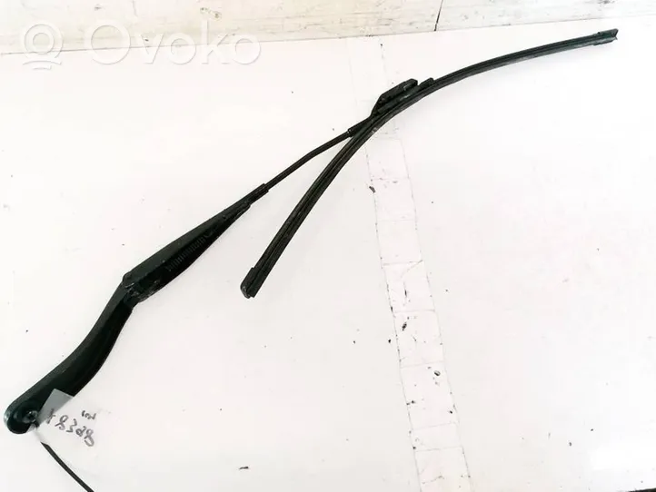 Volvo C30 Priekinio stiklo valytuvų kojelė 31253996