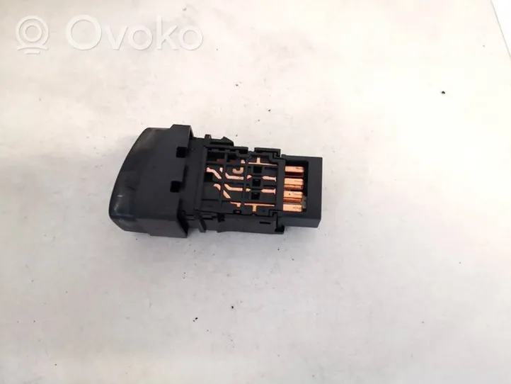 Subaru Legacy Botón interruptor de luz de peligro niles06016