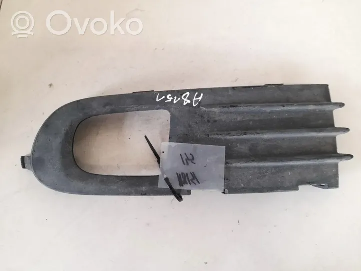 Volvo V50 Etupuskurin alempi jäähdytinsäleikkö 30655884