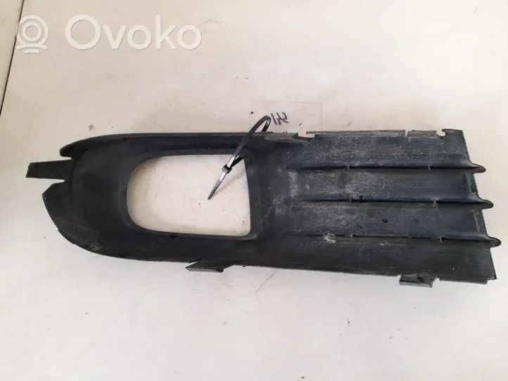 Volvo V50 Etupuskurin alempi jäähdytinsäleikkö 30655884