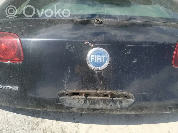 Fiat Croma Takaluukun/tavaratilan kansi juodas