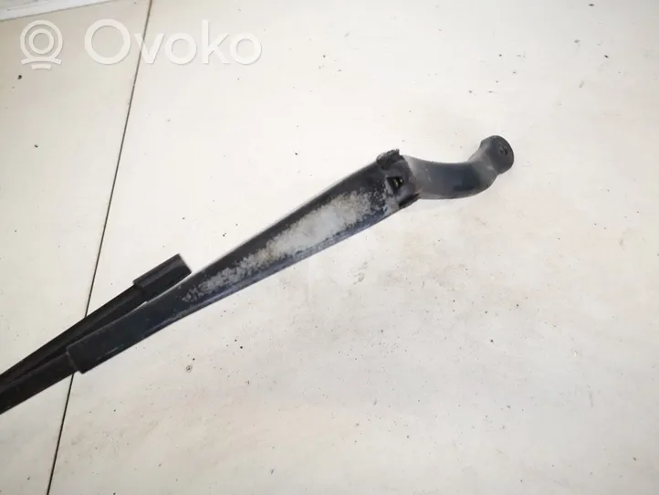 Opel Corsa D Priekinio stiklo valytuvų kojelė 13182325