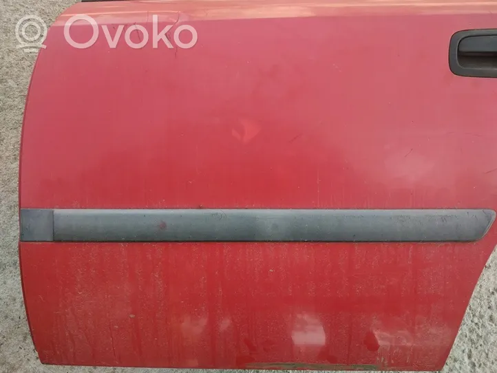 Opel Astra G Takaoven lista (muoto) 