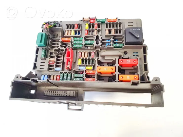 BMW 3 E90 E91 Fuse box set 10688710