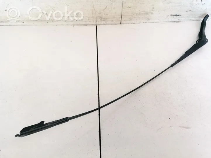 Opel Corsa D Priekinio stiklo valytuvų kojelė 13182326