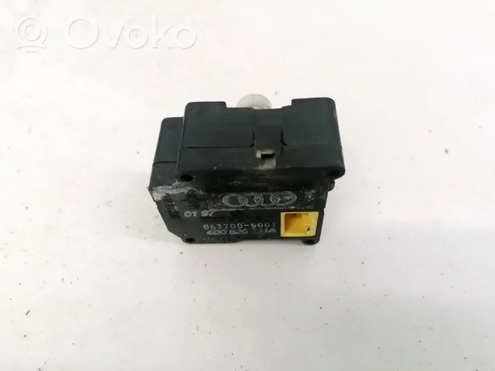 Audi A8 S8 D2 4D Motor/activador trampilla de calefacción 4D0820511A