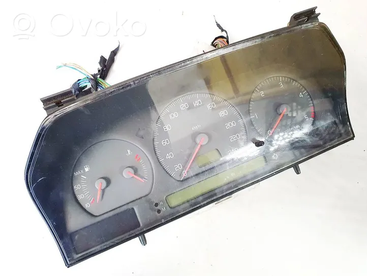 Volvo S70  V70  V70 XC Speedometer (instrument cluster) 9168144