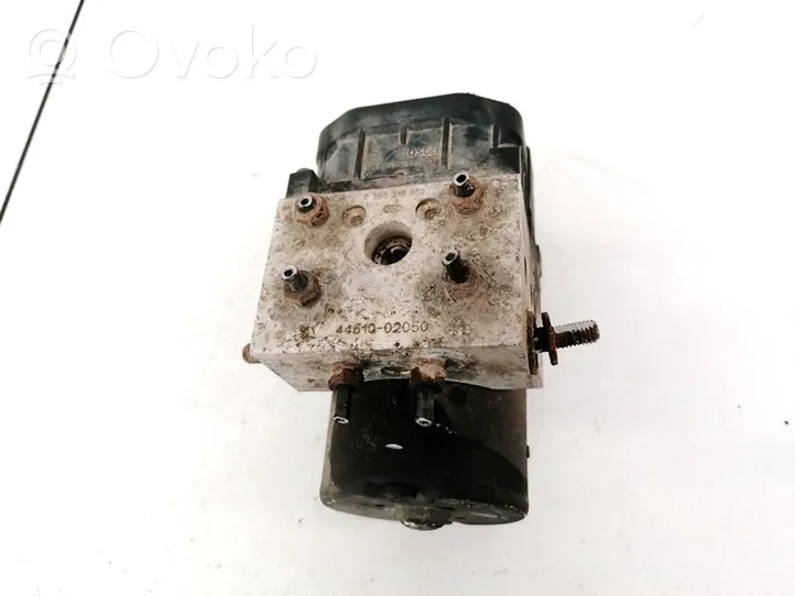 Toyota Corolla E120 E130 ABS-pumppu 4451002050