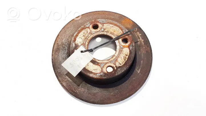 Mazda 121 SM Disque de frein avant neventiliuojamas