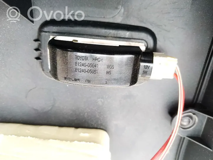 Toyota Avensis T250 Etuoven verhoilu 8124005041