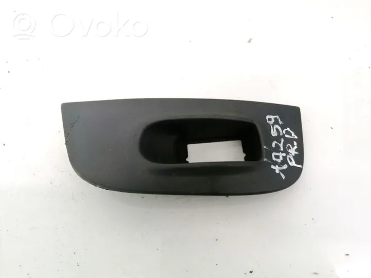 Renault Megane I Ramka przycisków otwierania szyby drzwi przednich 7700429071