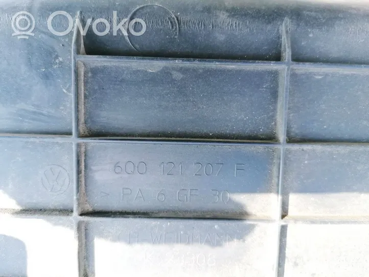 Volkswagen Polo Jäähdyttimen jäähdytinpuhaltimen suojus 6Q0121207F